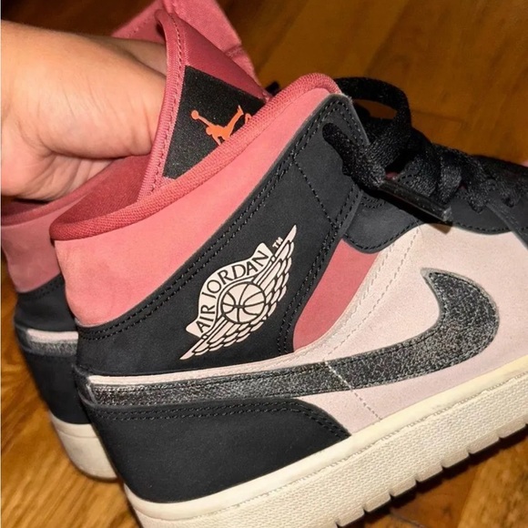 Jordan 1 Mid - Picture 6 of 6